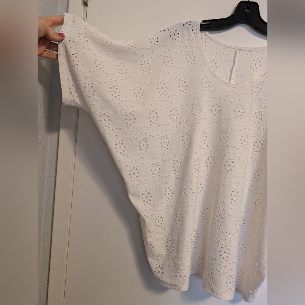 EUC dolman sleeve eylet top - fits like XL - Picture 4 of 4
